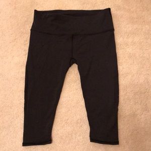 Lululemon black high waist crop legging 12